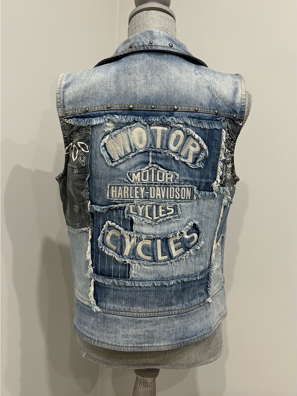 Harley Davidson Size M Biker Denim Vest Patchwork Zip Up Blue Metal Studs